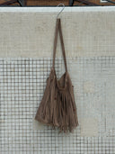 (クレイ)スエードフリンジビーズバケットバッグ（ラージ）-TENERA Bohoコレクション